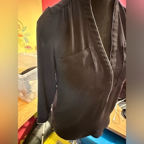 Beautiful woman's black blouse from H&M size 2/32 V-neck and 3/4 sleeves - Picture 2 of 7